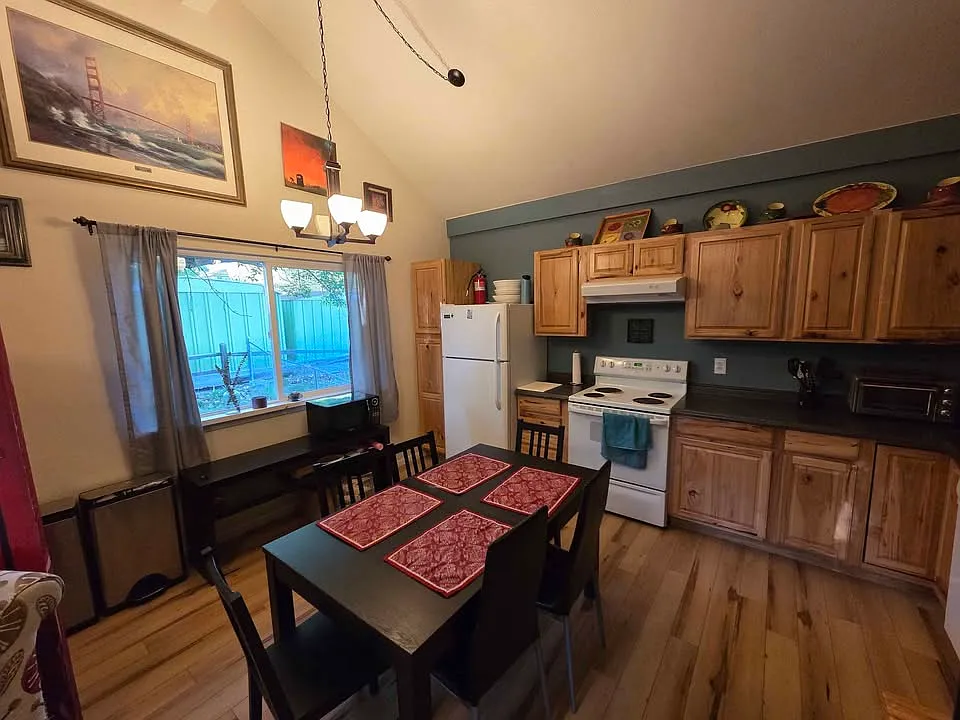 3 bed, 1.5 bath, 1472 sqft, $1,950 — Photo 3