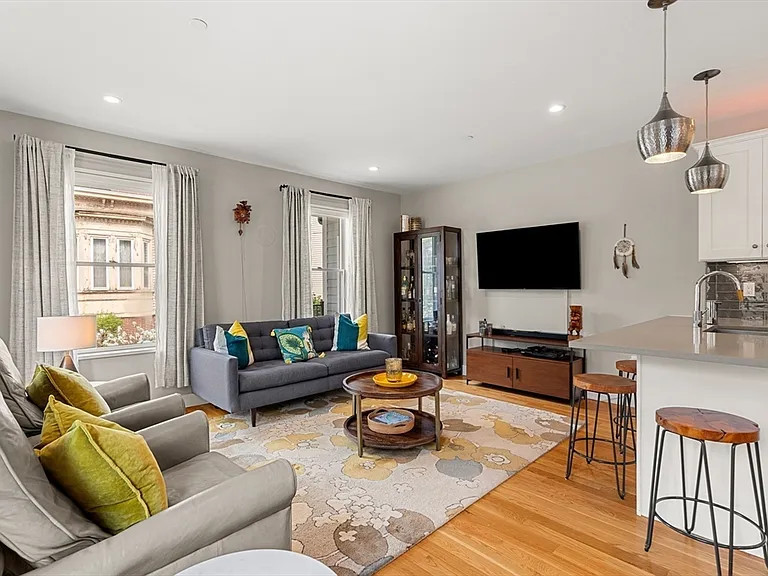 178 Thornton St #1 — Photo 5