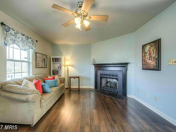 4th image of 8706 New Castle Ct