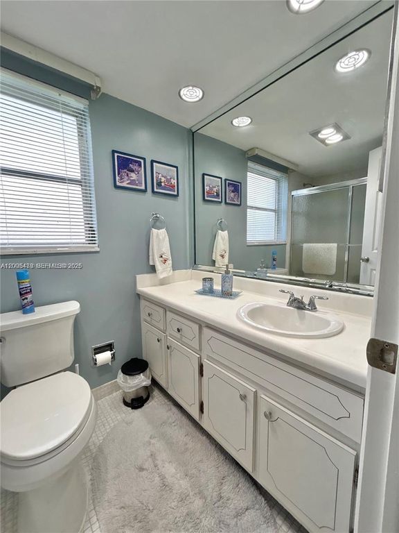 2900 N Palm Aire Dr APT 210, photo 9