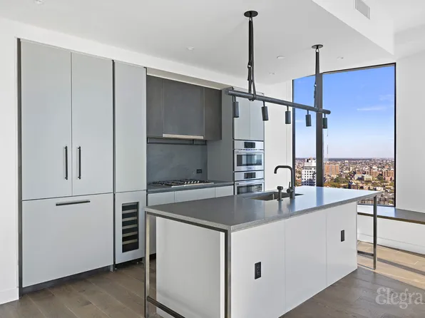 11 Hoyt Street 39F image 3 of 21