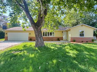 708 Mission Ct, Freeport, IL 61032