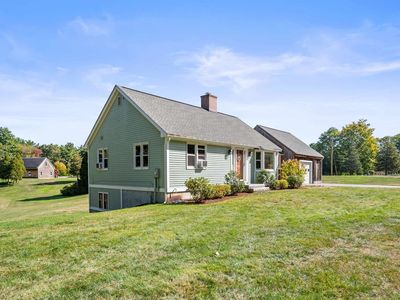 152 Amesbury Road, Kensington, NH, 03833