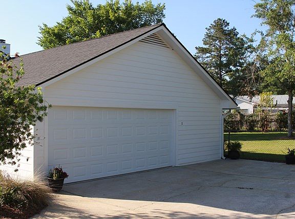 4th image of 3896 Camellia Dr
