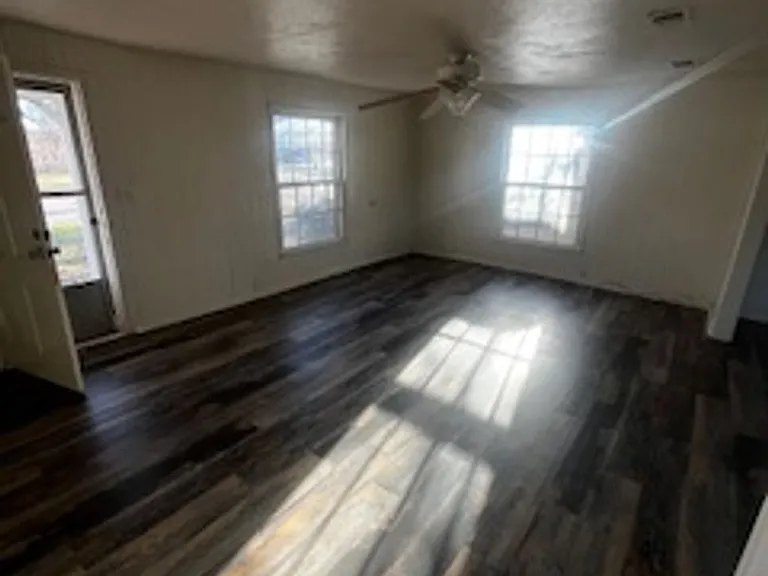 1435 W McNeil St — Photo 2