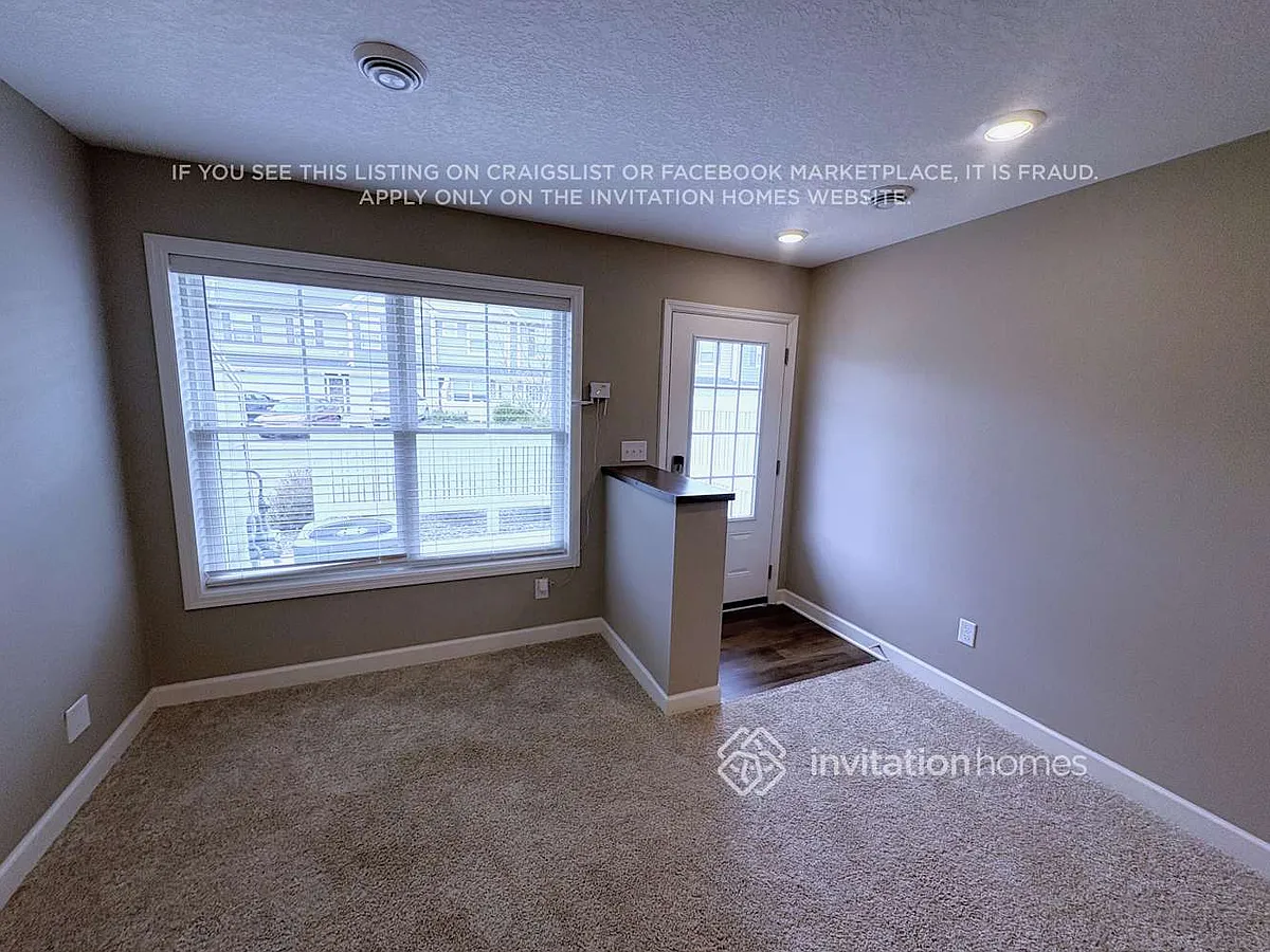 Building Photo - 10936 Zest St NE #F