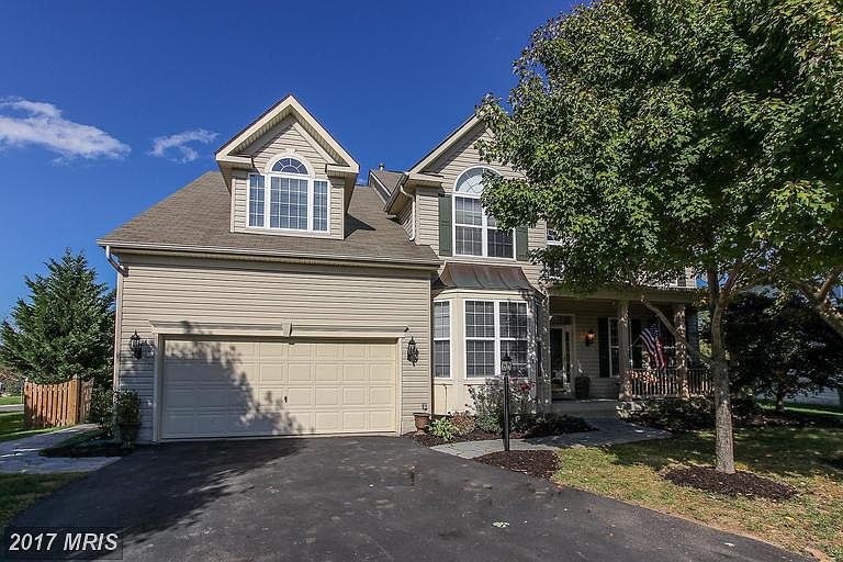 Lovely 3 lvl colonial on quiet cul-de-sac