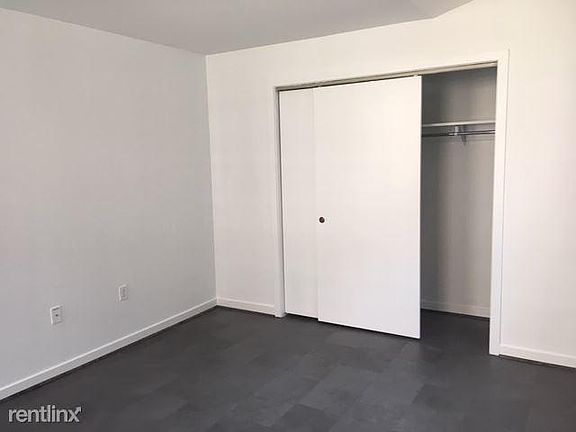 5th image of 3301 Henry Ave #221