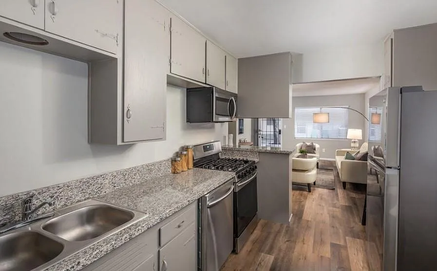 4473 Menlo Ave — Photo 4