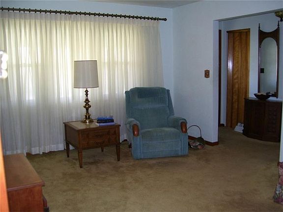 4th image of 112 Marion Ave