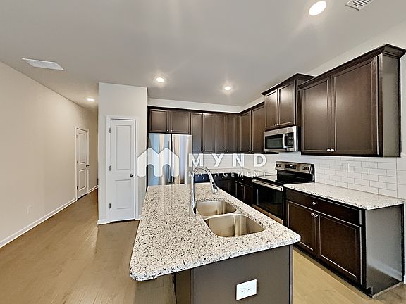 3rd image of 7122 Gladstone Cir