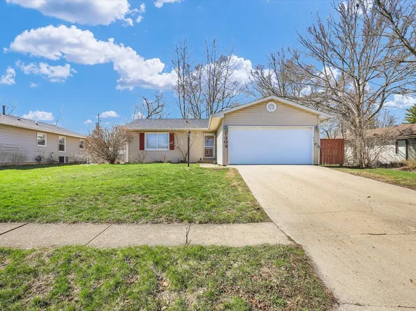 1303 Greenridge Dr, Urbana, IL 61802