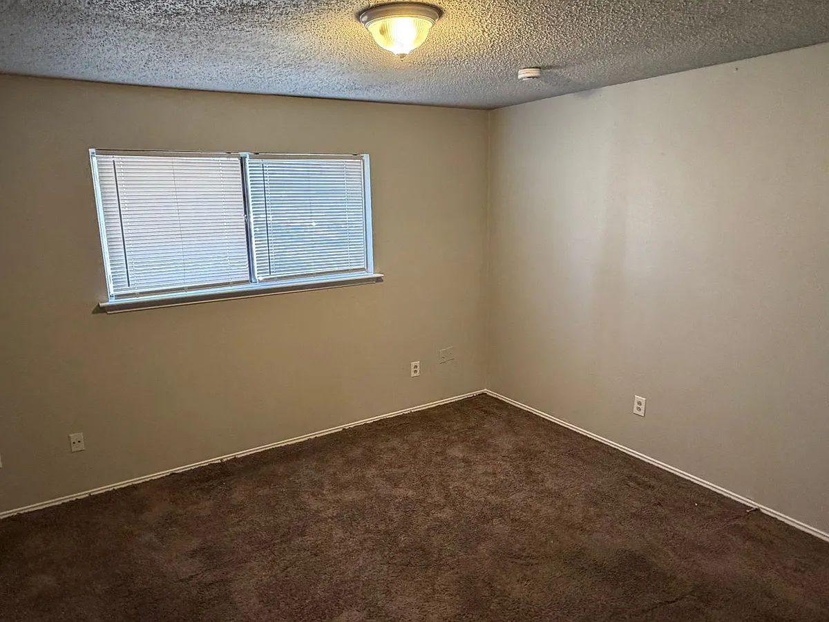 Building Photo - 208 Victoria Dr
