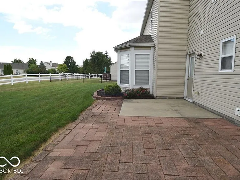 6255 Canterbury Dr — Photo 30