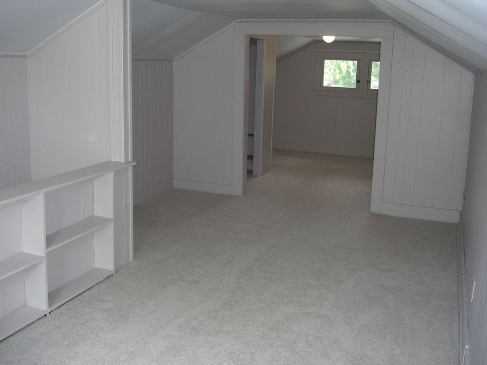 upstairs bedroom plus