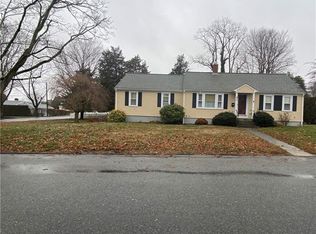 29 Colonial Rd, Bristol, RI 02809