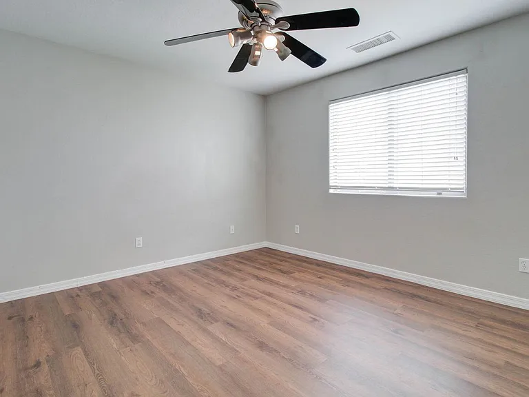 2143 W Marconi Ave — Photo 48