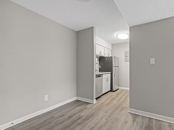 5th image of 1136 W College St #301H