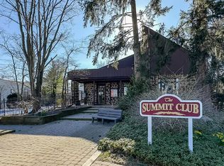 306 Summit House, West Chester, PA 19382