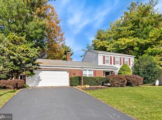 6 Leesburge Dr, Willow Street, PA 17584