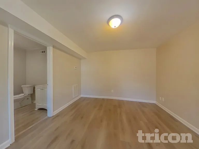 225 Victoria Blvd — Photo 14