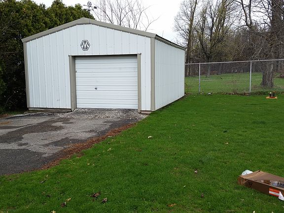 3rd image of 323 E Independence Dr