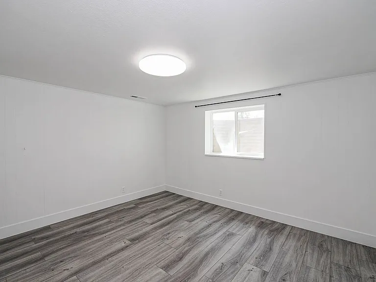 650 W 1000 N — Photo 22