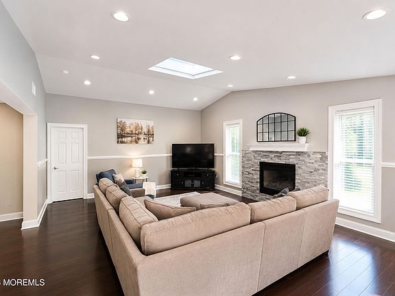 4th image of 23 Beacon Lane