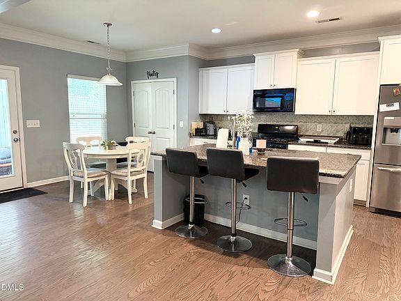 4th image of 711 Creekside Dr