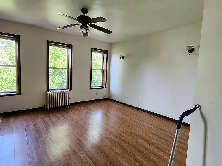 418 Essex St #2R — Photo 1