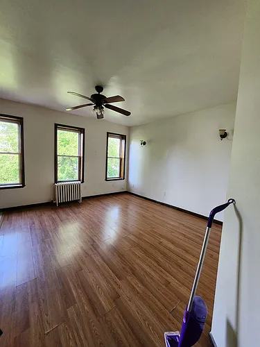418 Essex St #2R Photo 1