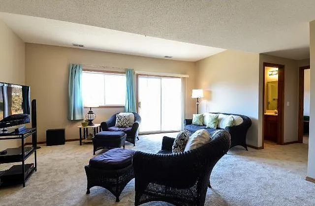 9263 Peony Ln N — Photo 10