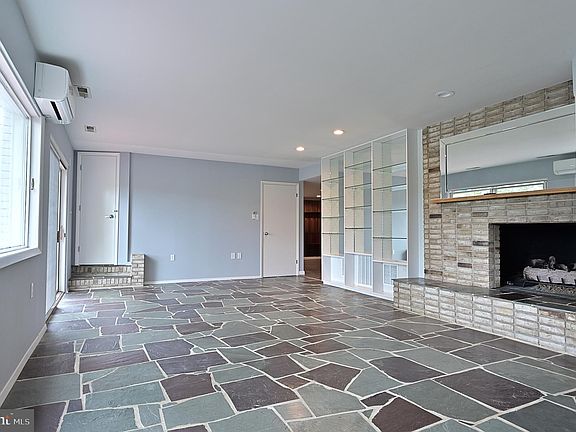 5th image of 3621 Stanford Cir