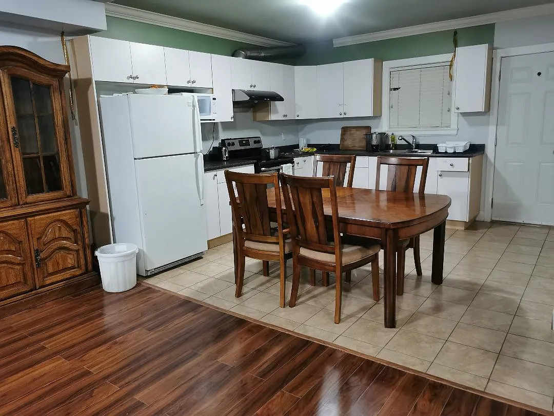 3 bed, 900 sqft, $1,900 — Photo 3