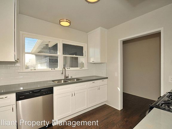 5th image of 2656 E Villa St