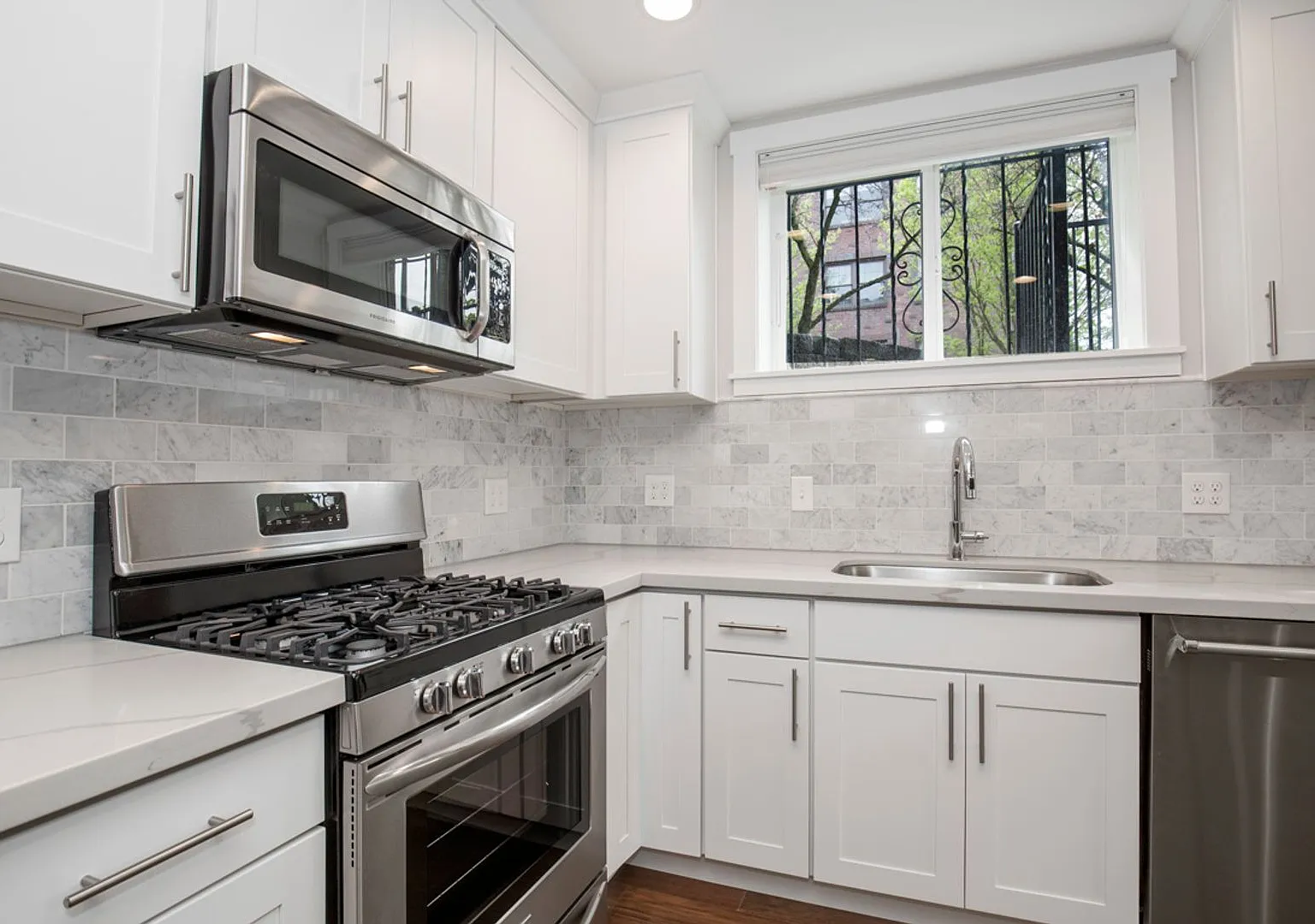 Blaine Apartments — Photo 2