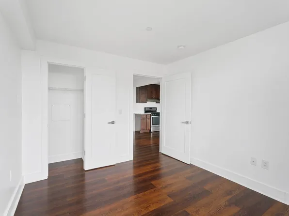 874 Willoughby Avenue image 7 of 11