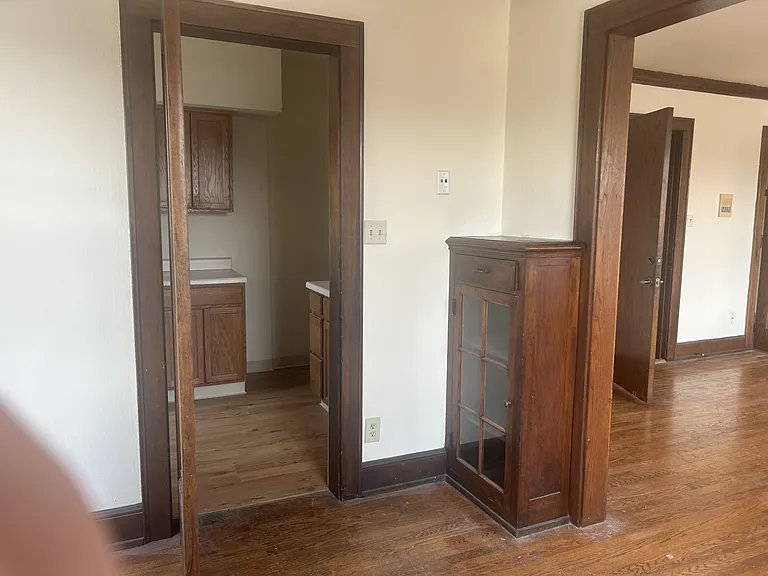 1 Bedroom (Dining Nook/Kitchen Entrance)(East End Unit)
