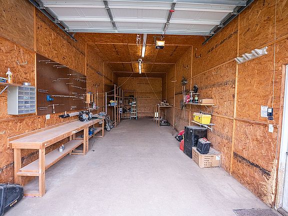 5th image of 217 Crooked Pine Ln