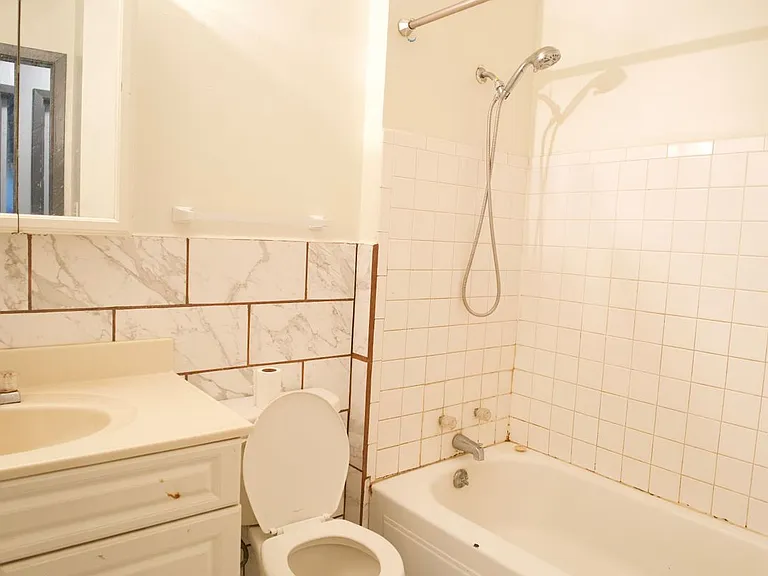 1504 N 75th Dr — Photo 9