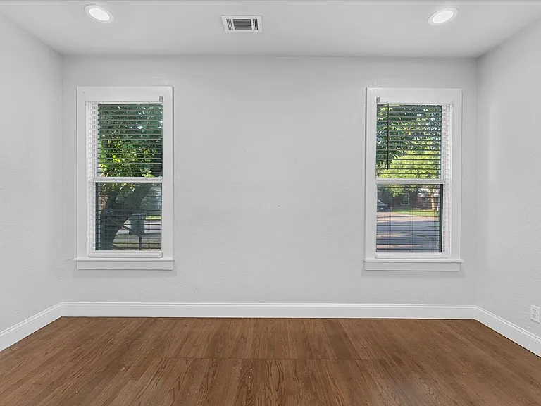 1119 Clinton St — Photo 18