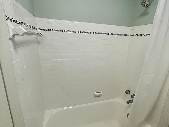 5th image of 515 N Arthur Ashe Blvd