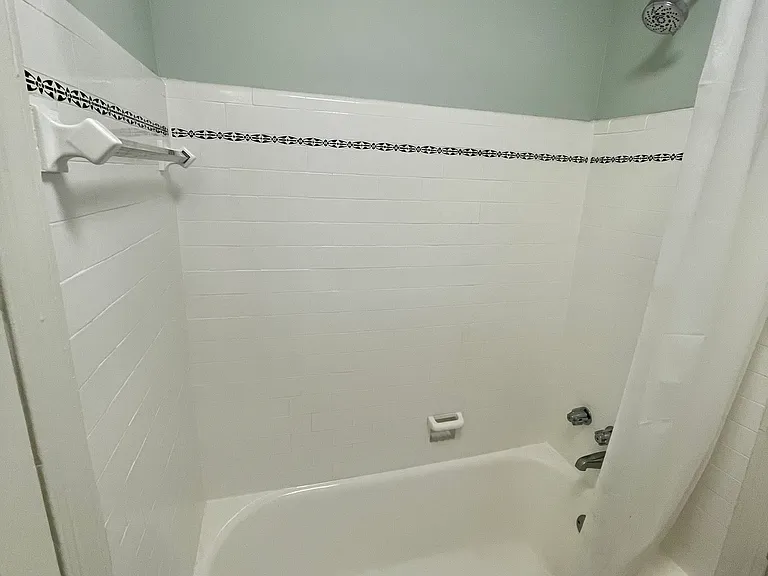 515 N Arthur Ashe Blvd — Photo 5
