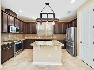 5th image of 8231 Laureate Blvd