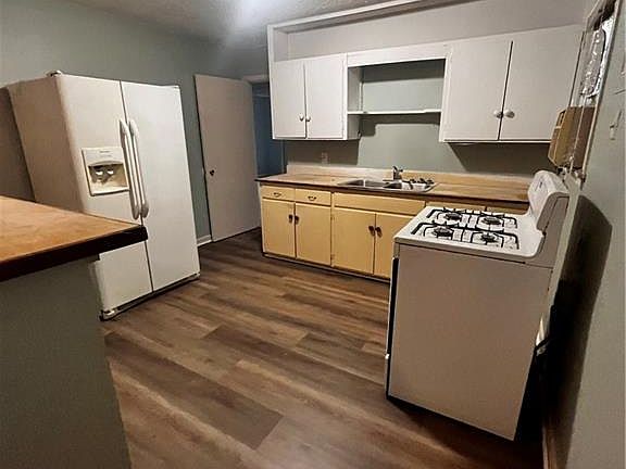 2nd image of 4607 Mokry Dr