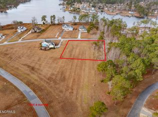 393 Southern Plantation Dr N, Oriental, NC 28571