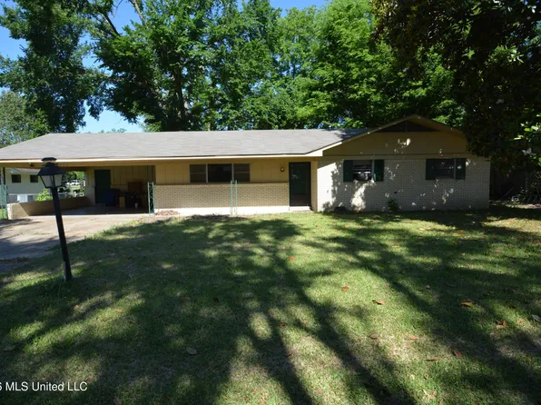 2111 Country Club Dr, Yazoo City, MS 39194