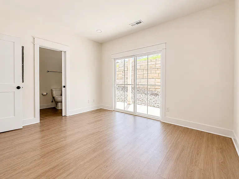 1385 Meridian St — Photo 17