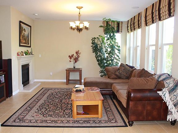3rd image of 302 Wildhorse Ct