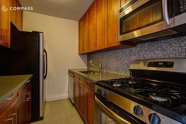 1st image of 95 W 95th St APT 20B